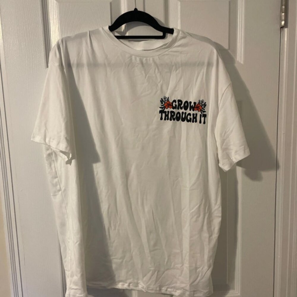 White tshirt large „grow through it”